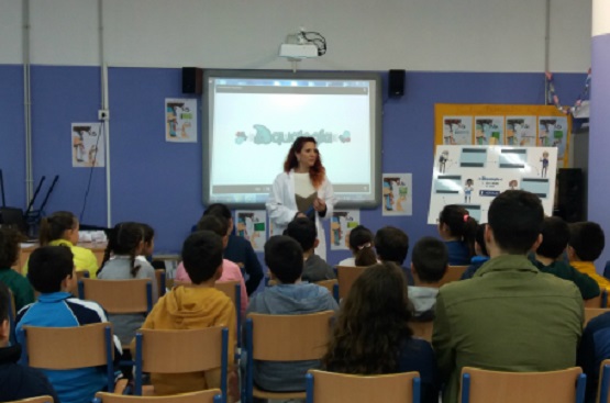 Ir a la noticia Medio centenar de alumnos de Primaria en San Fernando conocen el ciclo integral del agua a través del programa Aqualogía